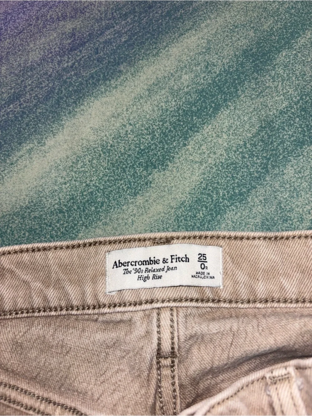 Abercrombie and fitch the 90’s relaxed jean high rise size 0 / 25